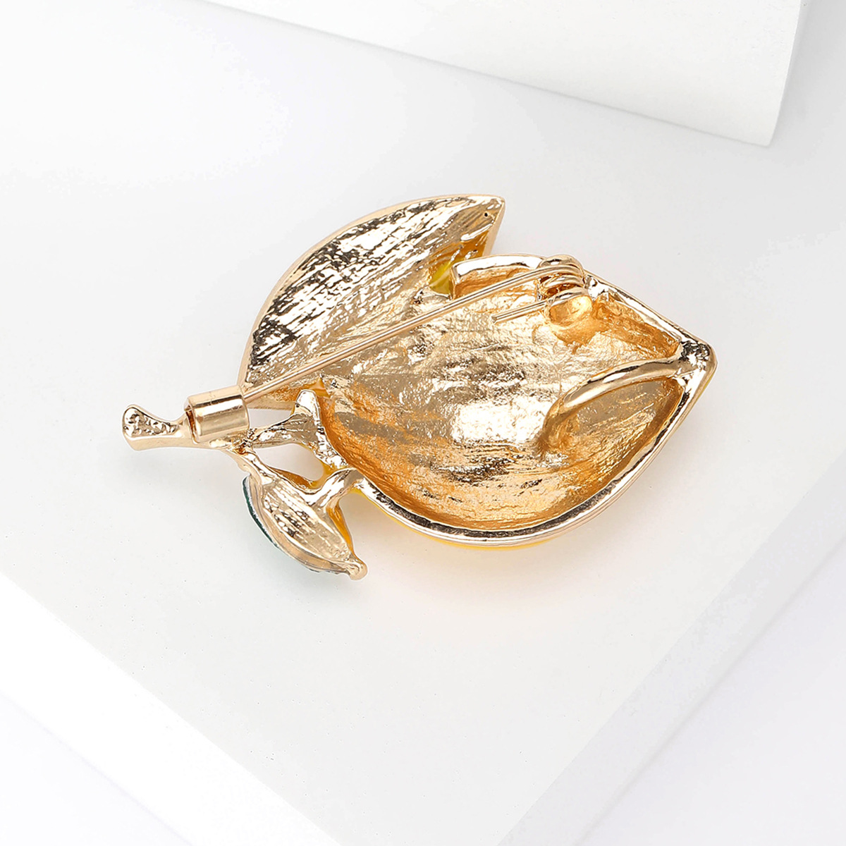 New Small Fresh Lemon Brooch Accessories Enamel Oil Dripping Fruit Pin Simple Versatile Corsage for Men and Women