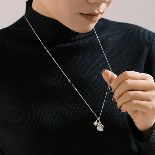 European and American chic Feng water drop pendant necklace women's new simple and versatile stainless steel gold-plated sweater chain jewelry wholesale