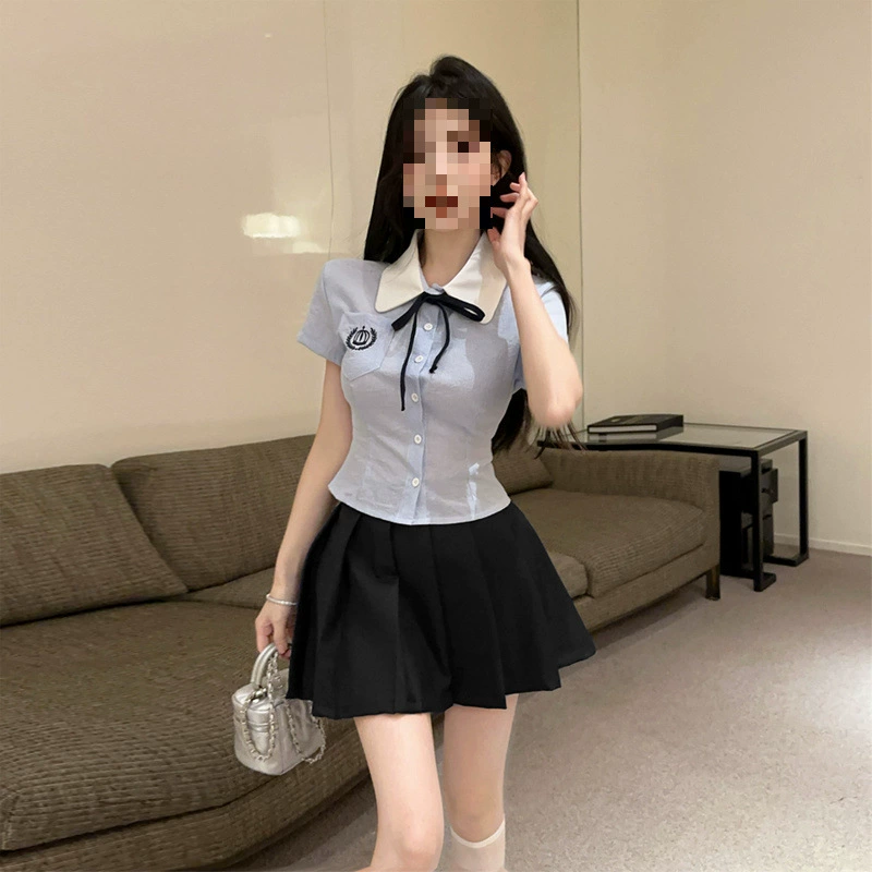 Летний костюм для женщин 2025 года: топ-рубашка для старшей сестры, юбка-плиссе, укороченный костюм JK, короткий рукав, премиум-класса, двухкомпонентный комплект.