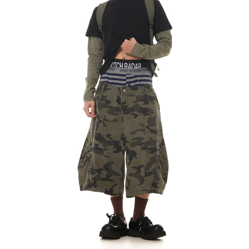 Btsg American Retro Pleated Rivet Camouflage Cargo Shorts Cleanfit Deconstructed Wide-Leg Scimitar Cropped Pants for Men Btsg American Retro Pleated Rivet Camouflage Cargo Shorts Cleanfit Deconstructed Wide-Leg Scimitar Cropped Pants for Men