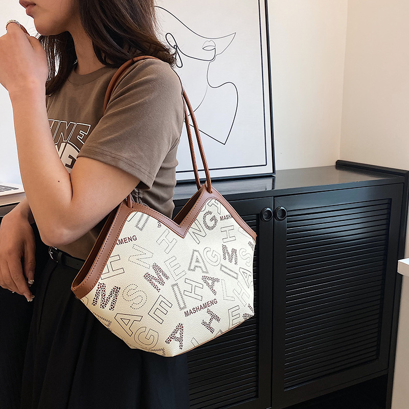 High-end large capacity fashion print handbag versatile commuter