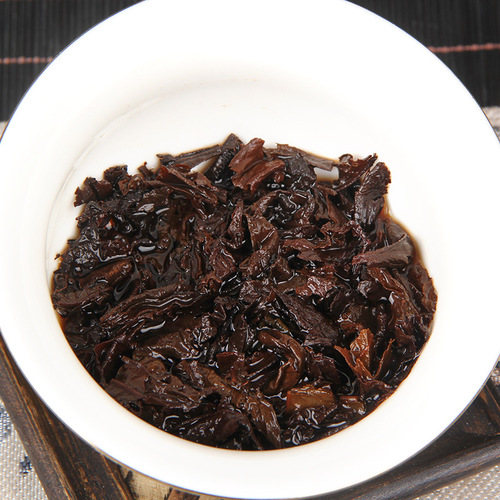 Wholesale tea Pu 'er ripe tea 100g old flavor Pu' er tea Yunnan Qizi Cake ripe tea