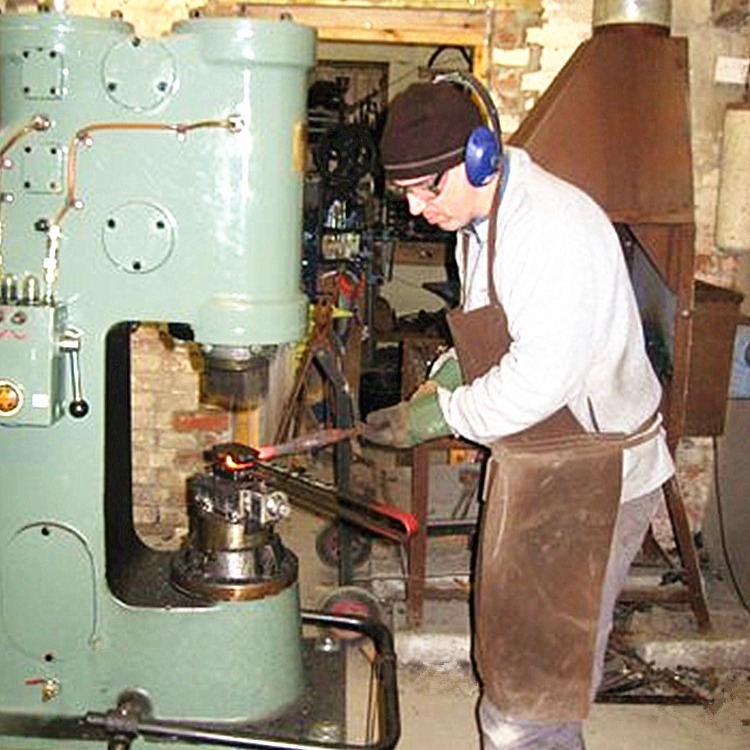 40KG空气锤小型钢球锻造设备空气锤锻打钢球自由锻设备