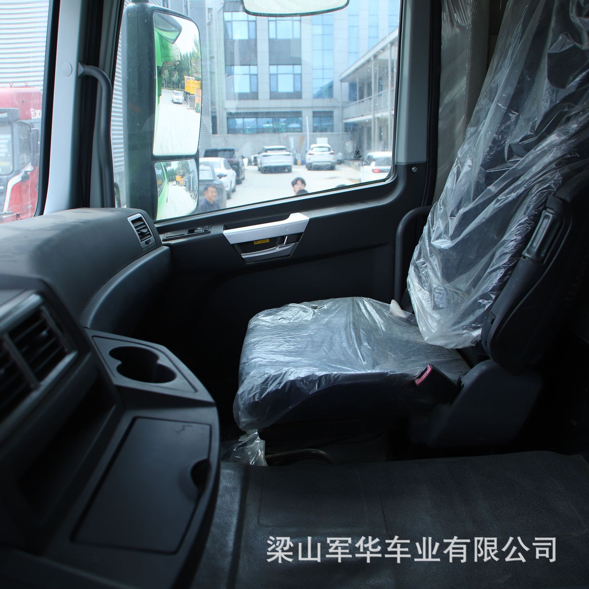 XCMG dump truck for sale, 10-wheel mining dump truck, sand and gravel transport vehicle, 8-wheel rear self-unloading engineering vehicle