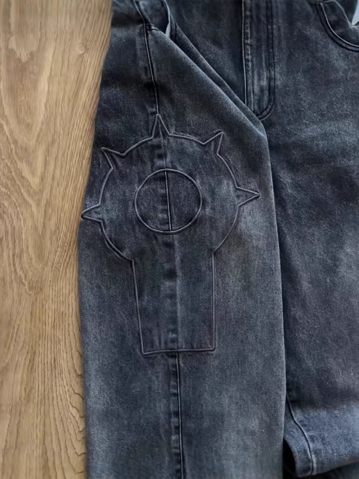Europa y los Estados Unidos dibujos animados bordados transfronterizos jeans masculinos y femeninos Harajuku retro hacer viejos pantalones de tendencia universal
