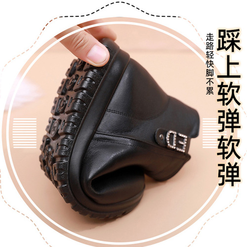 Winter mother's shoes, elderly cotton shoes, soft-soled short boots for middle-aged and elderly women, velvet warm boots, flat-soled granny cotton leather shoes