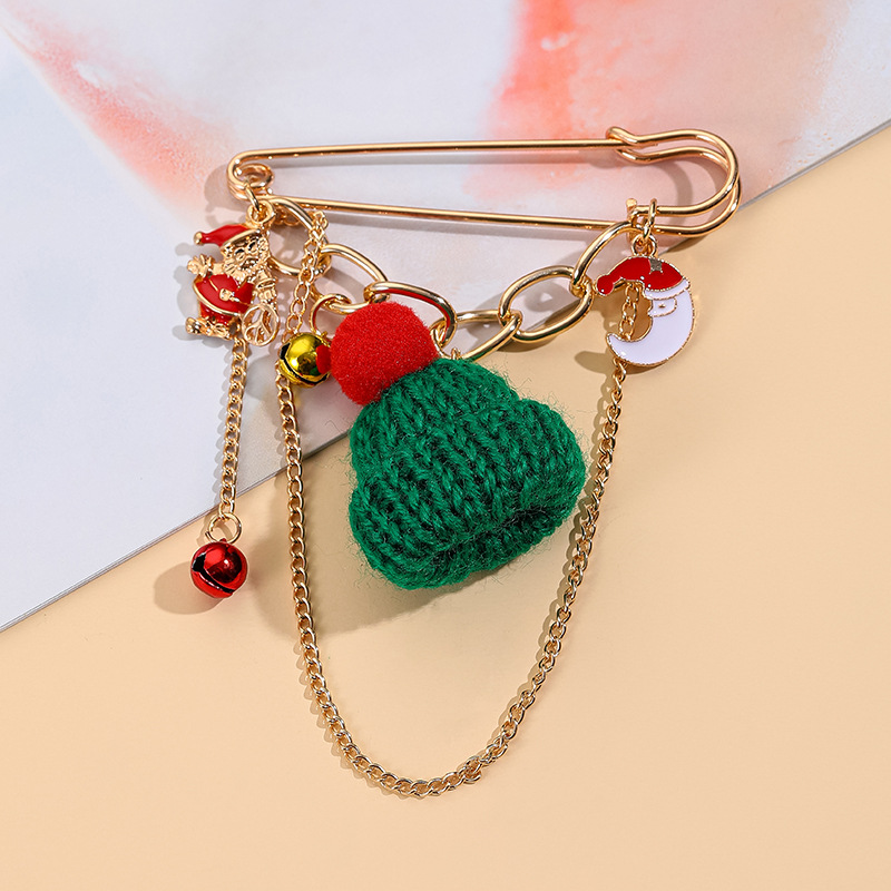 Winter brooch
