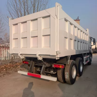 Yük maşınları Trucks with 375 Horsepower and 371
