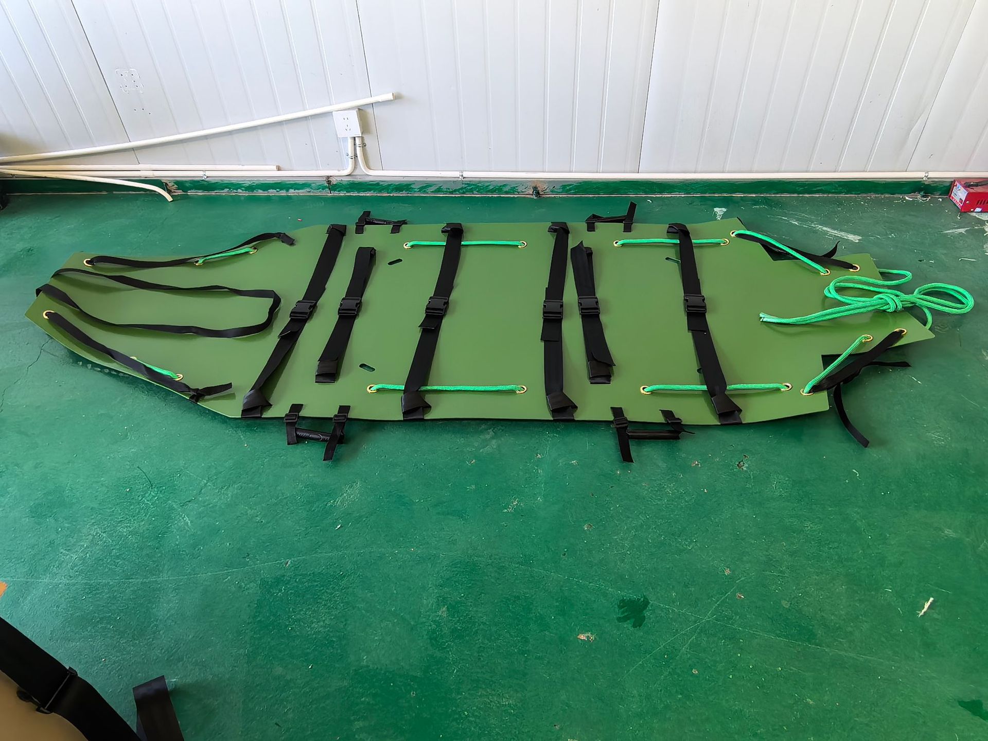 绿色卷式担架.jpg
