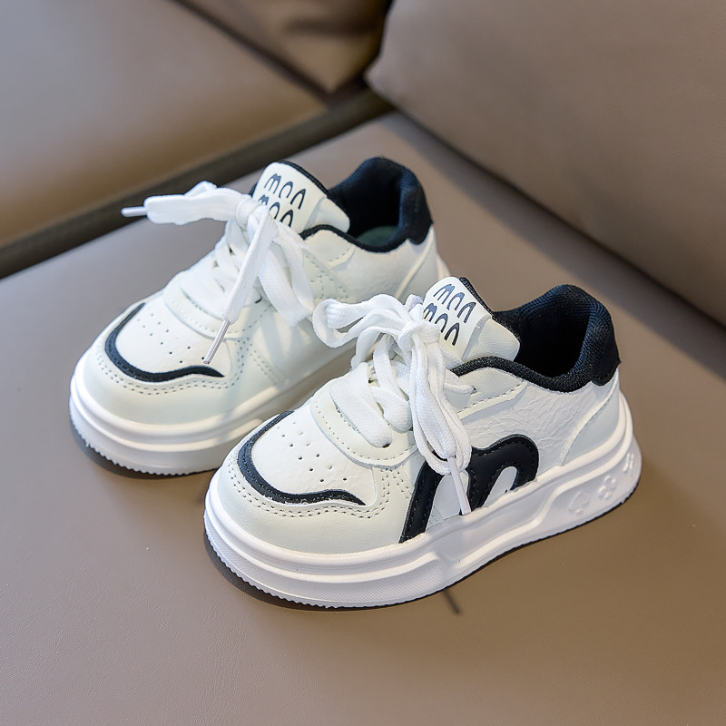 2026 primavera nuevos zapatos de skate para niños pequeños zapatos deportivos para niños pequeños Velcro casuales transfronterizos zapatos blancos suaves