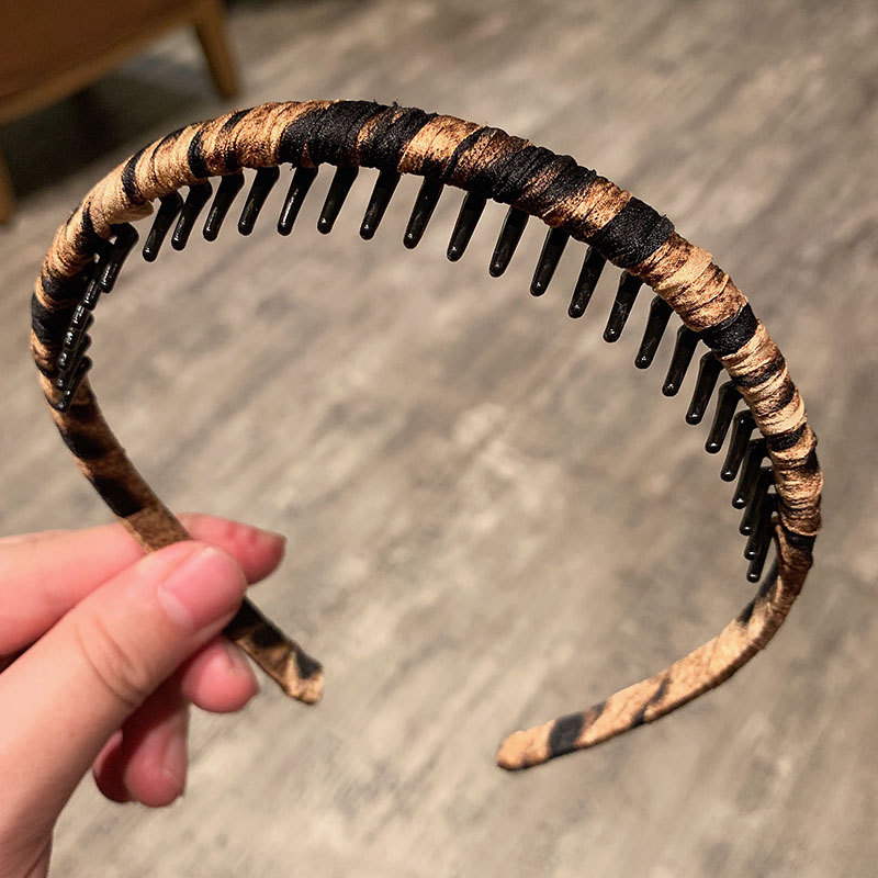 Diadema de estilo coreano al por mayor máscara facial de mujer salir Baita temperamento Diadema con dientes antideslizante presión horquilla cabeza Accesorios