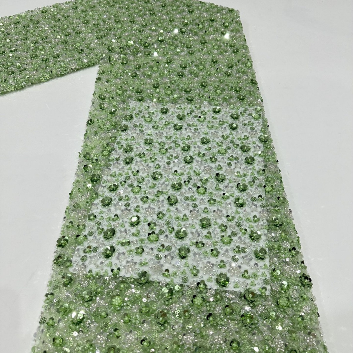 Fábrica de stock de doble color sequinilla pequeña flor de ciruela cuentas bordada tela de encaje vestido de boda moda sequinilla tela bordada