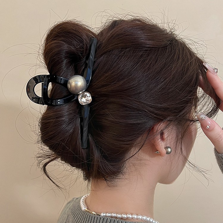 女性の後頭部用のハイエンドの輝くダイヤモンドパールクリップ、大きなヘアクリップ、2025年初秋の新しいサメクリップ、ハイエンドのヘアアクセサリー|undefined