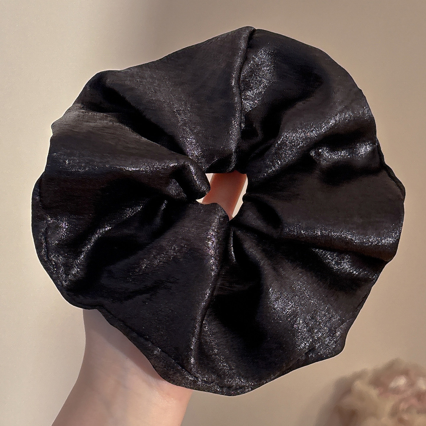 Nuevo scrunchie de encaje multicapa 2026 para mujer, lazo para el pelo de alta gama, accesorio suave para el cabello estilo coreano.