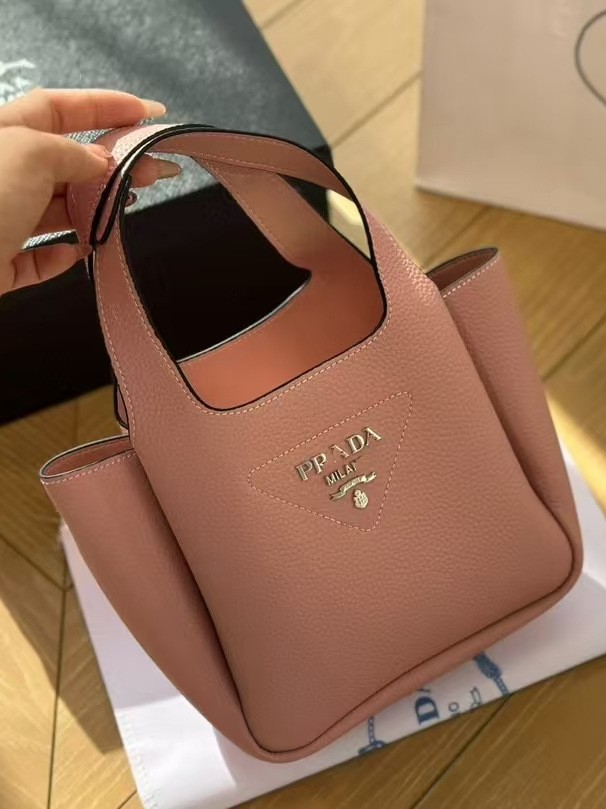 2024P Home Vegetable Basket Nuevo estilo Mini bufanda de seda Bolso de cubo Bolso de piel de vaca real Bolso de mujer de pie de capacidad al por mayor