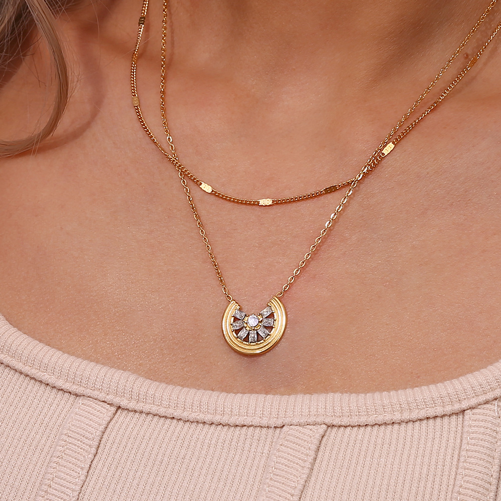 Model Show Fine Jewelry Lemon Slice Pendant Necklace