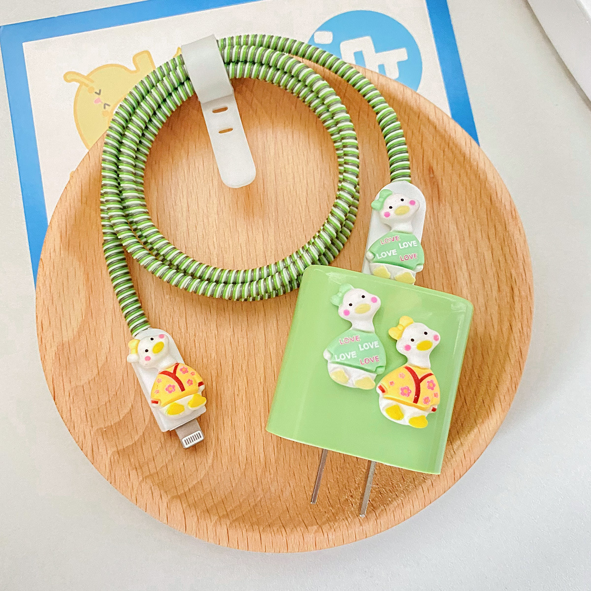 Aplicable a la cubierta protectora del cable de datos iPhone13/14/15 cubierta protectora estándar europea y americana de Apple 20W cargador