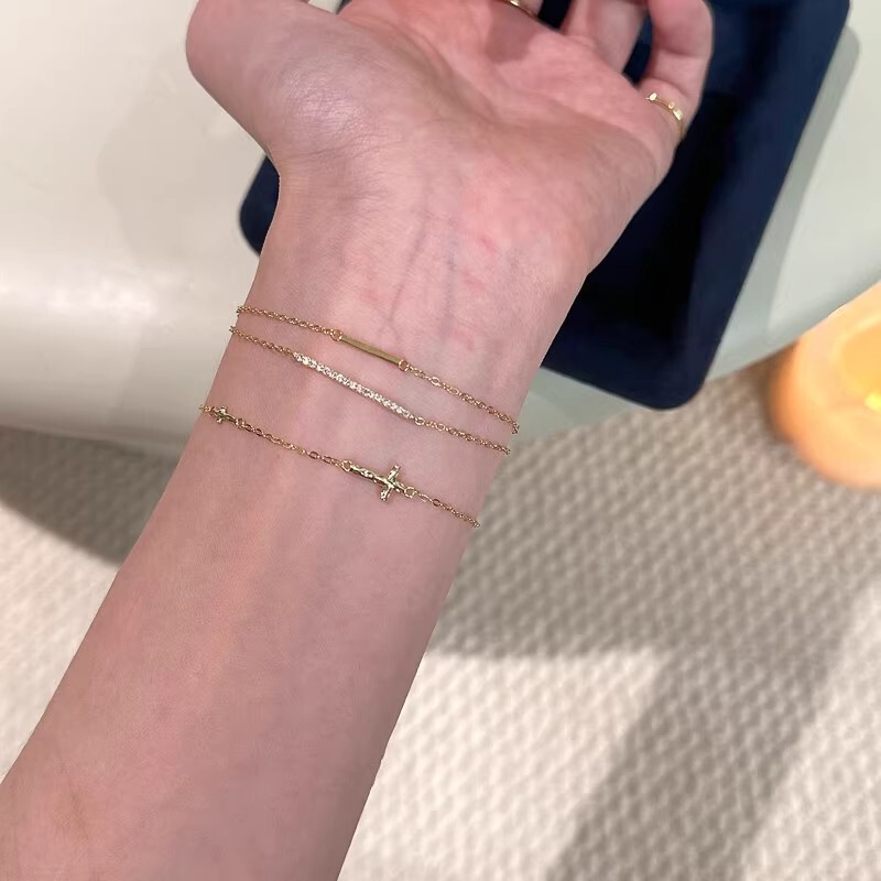 Double-Layered Zircon Bracelet for Women, New Fashion, Light Luxury, High-End Niche Design, Cool Style Bracelet Double-Layered Zircon Bracelet for Women, New Fashion, Light Luxury, High-End Niche Design, Cool Style Bracelet
