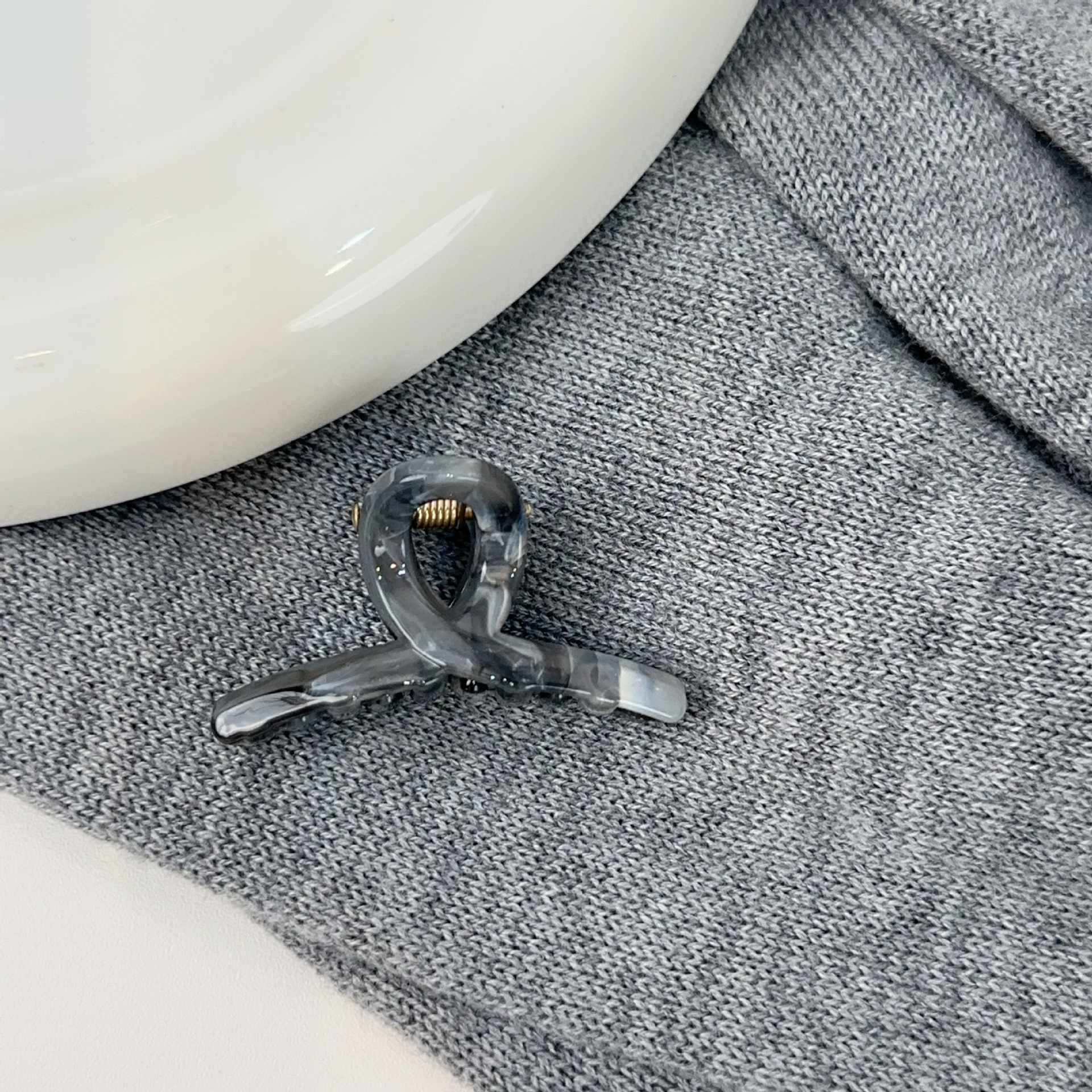 Nuovo fermaglio per capelli cinese nero grigio di piccole dimensioni, semplice, versatile, con frangia laterale, pratico accessorio per capelli_voghion.com