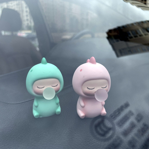 Internet celebrity bubble dinosaur car ornaments small dolls cute dolls car creative hand figures car interior decorations