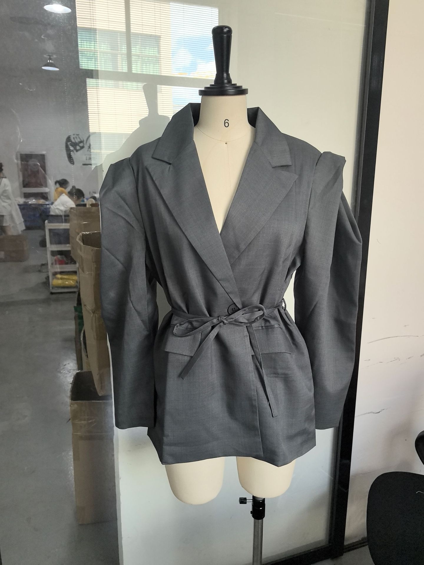 Blazer de estilo coreano con solapa y lazo en la cintura, holgado y a la moda, disponible en stock, nueva colección de principios de otoño 2025, estilo europeo y americano transfronterizo.