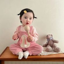 婴儿衣服宝宝秋装3-12个月萌连体背带裤可爱女宝春秋套装外出服
