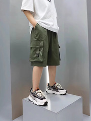 子供服男の子の夏の半ズボンの薄いタイプ2025の新型の大きい子供の五七分のズボンの中でズボンのカジュアルでゆったりしています。