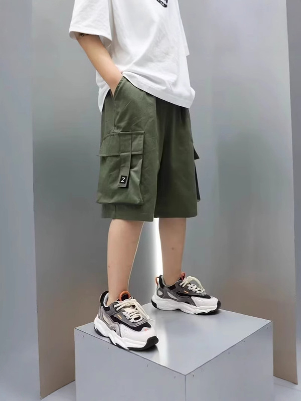 子供服男の子の夏の半ズボンの薄いタイプ2025の新型の大きい子供の五七分のズボンの中でズボンのカジュアルでゆったりしています。|undefined