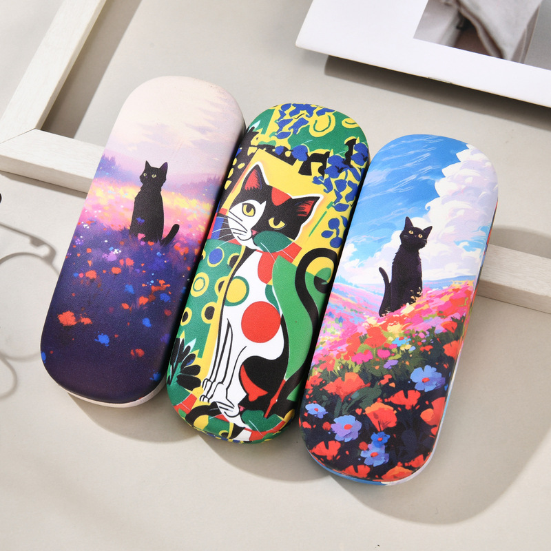 Creative floral black cat pattern glasses case, hard shell, pressure-resistant, portable, suitable for men and women, for storing prescription glasses, reading glasses, and sunglasses Creative floral black cat pattern glasses case, hard shell, pressure-resistant, portable, suitable for men and women, for storing prescription glasses, reading glasses, and sunglasses
