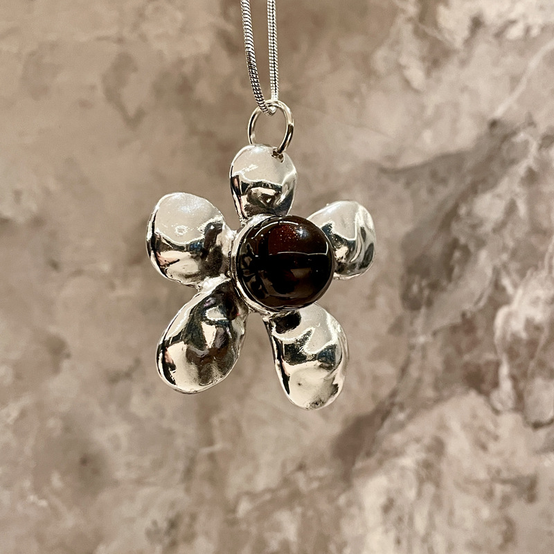 Flower Pattern Retro Flower Alloy Snake Chain Pendant Necklaces Wholesale