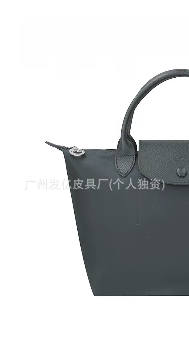 회색빛 검정색