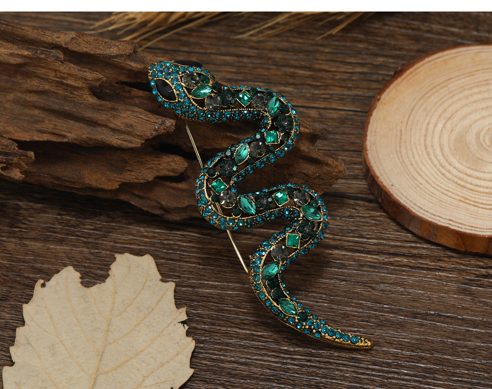 Street Occasion Alloy Material Snake Pattern Retro Pin Snake Alloy Plating Inlay Artificial Gemstones Unisex Brooches