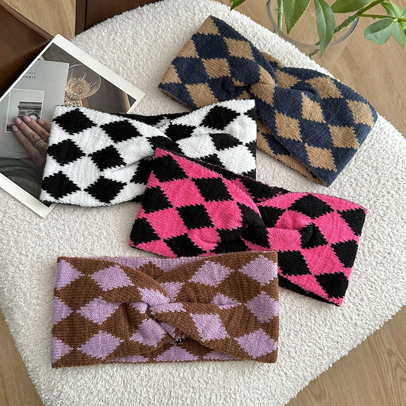 Banda de cabello para mujeres 2025 verano nuevo tejido de diamante de doble color cruzado correa de cabello de protección de la oreja caliente cubierta de cabello accesorios para el cabello