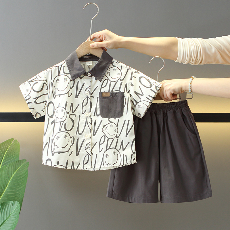 7869 Traje de verano para niños 2025 Nuevo estilo hermoso Camisa de verano para niños de tres piezas de manga corta para niños