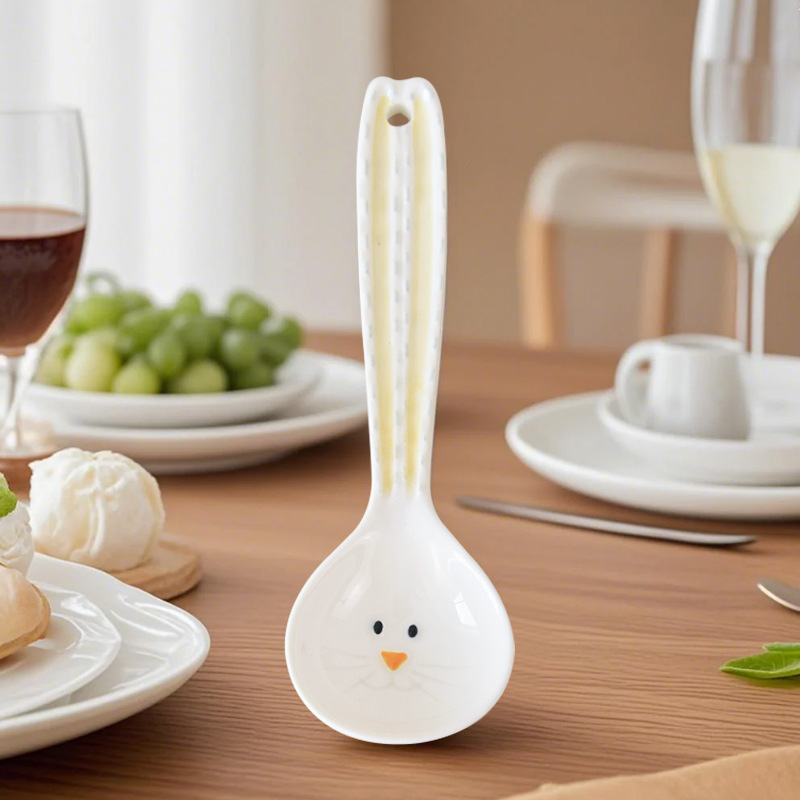 Cuchara de cerámica animal resistente a altas temperaturas cocina de arroz eléctrica resistente a quemaduras compacta de mano conejito de dibujos animados de grado alimenticio