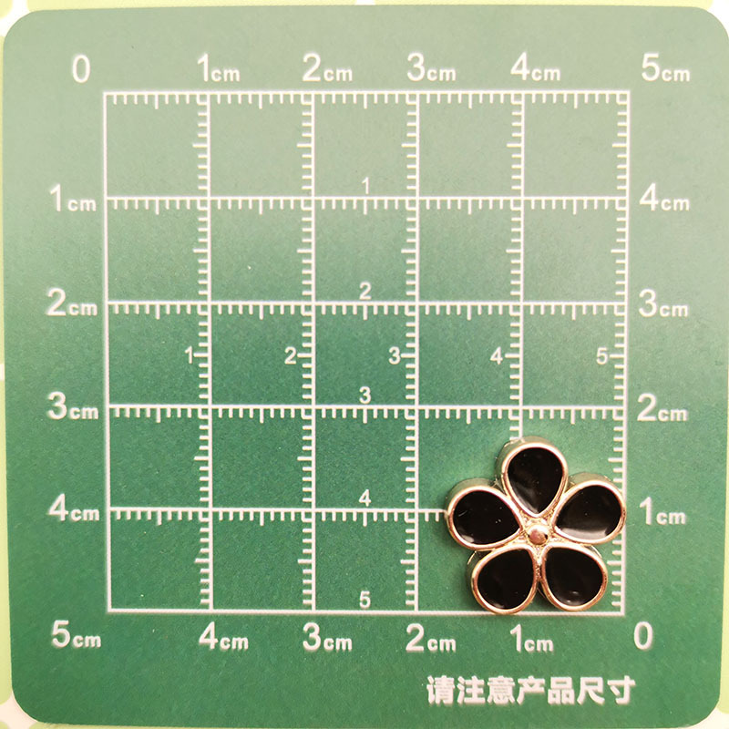 Temperamento de moda blanco y negro pequeño viento fragante cuatro hojas accesorios de plástico corazón de melocotón DIY pinzas de cabello material de ropa de correa