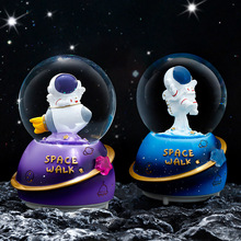 宇航员水晶球树脂摆件创意航天卡通公仔音乐盒送男人女生八音盒