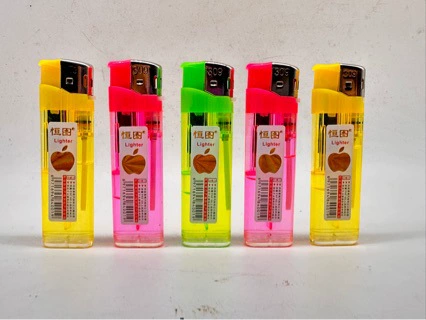 Оптовая продажа производителя, одноразовая высококачественная пластиковая прозрачная маленькая машинная зажигалка с открытым пламенем, партия может быть изготовлена по индивидуальному заказу для рекламы