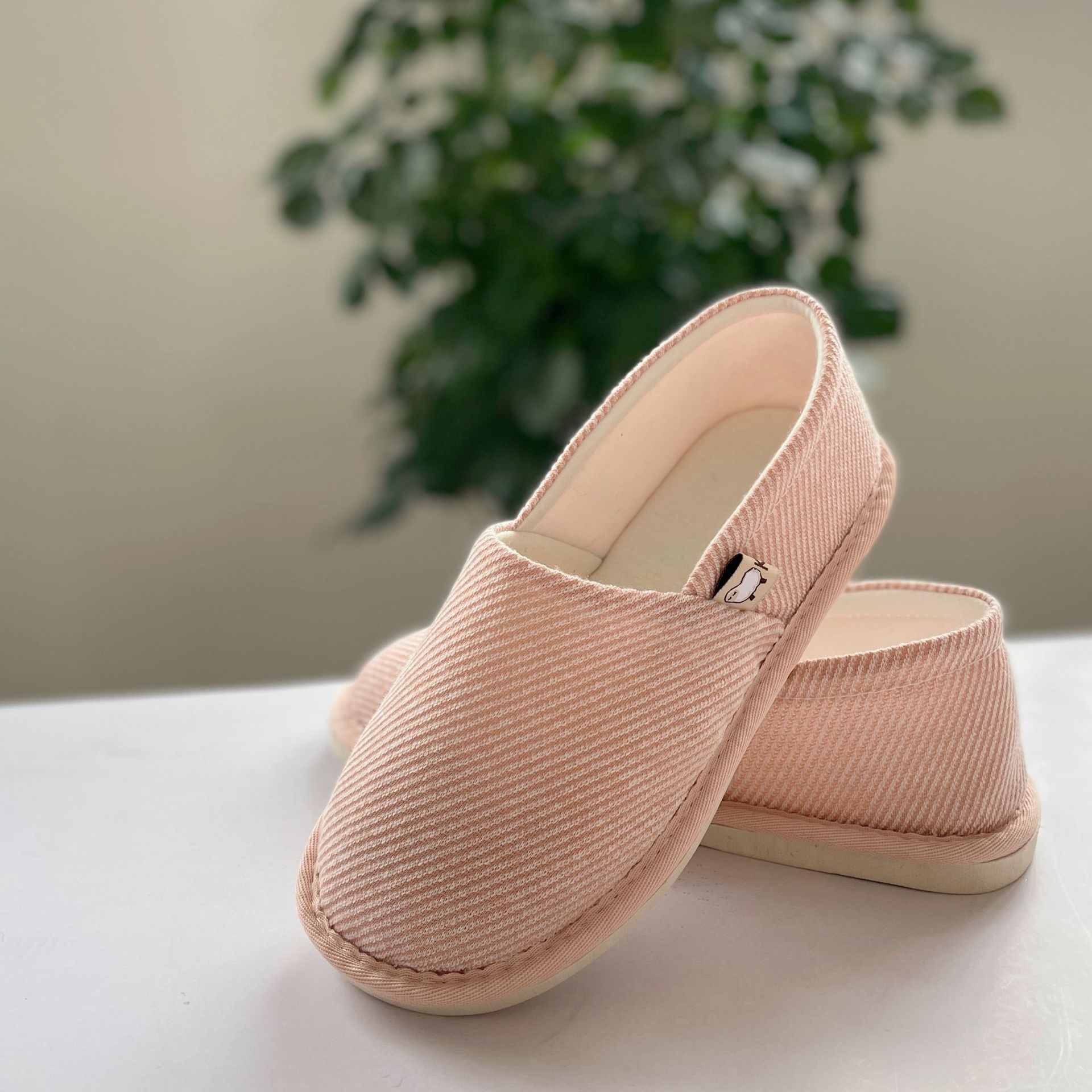 Primavera de tamaño extra grande Primavera y otoño hogar soplando mudos de fondo suave Zapatillas de algodón pre-embarazo y post-embarazo primavera y verano confinamiento zapatos
