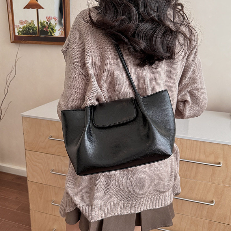 Túi tote đeo vai nữ tối giản, thiết kế nhỏ gọn, dung lượng lớn — màu cà phê, màu kaki, màu nâu, màu đỏ chi tiết 21