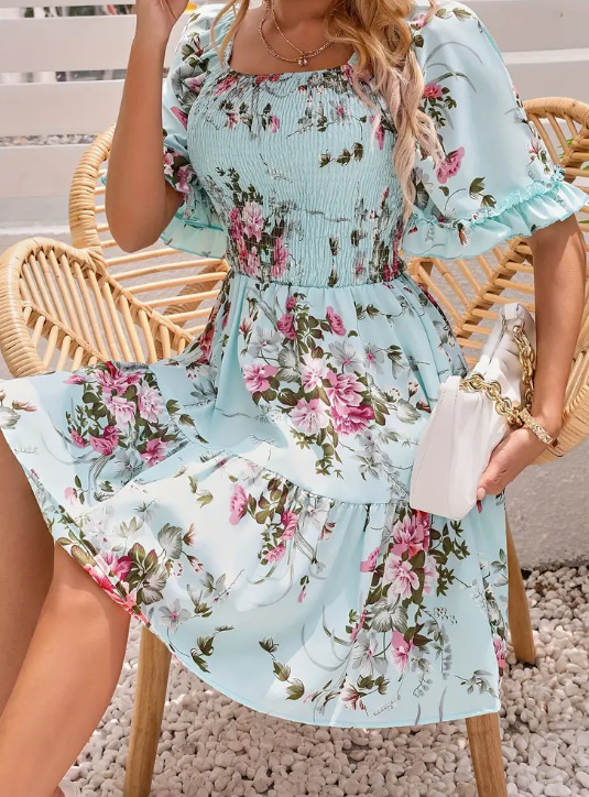 Floral Kleid Mit Eckigem Ausschnitt Und Gerafften Ärmeln_voghion.com