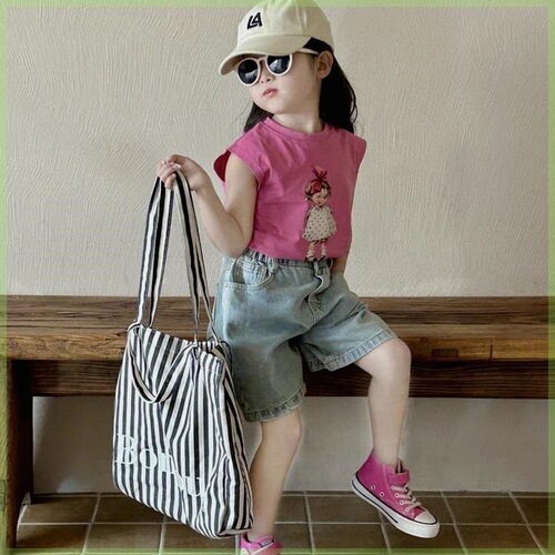 Girls 'denim shorts summer 2025 new Korean style fashionable children's cartoon vest five-quarter pants mid-pants two-piece set