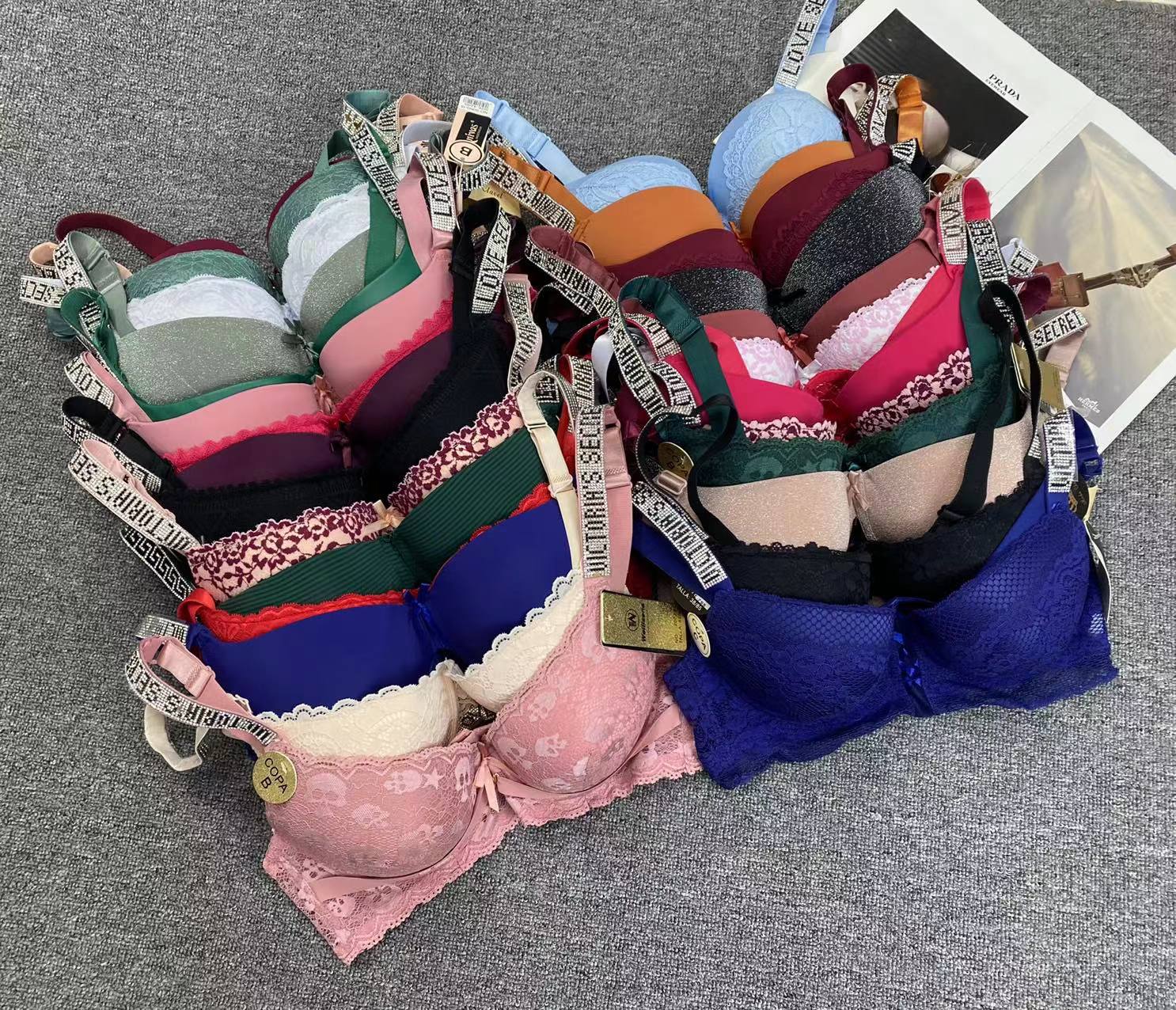 Sudeste asiático híbrido de marca europea y americana, ropa interior de mujer con anillo de acero, encaje liso, bolas de acero, sujetadores diversos