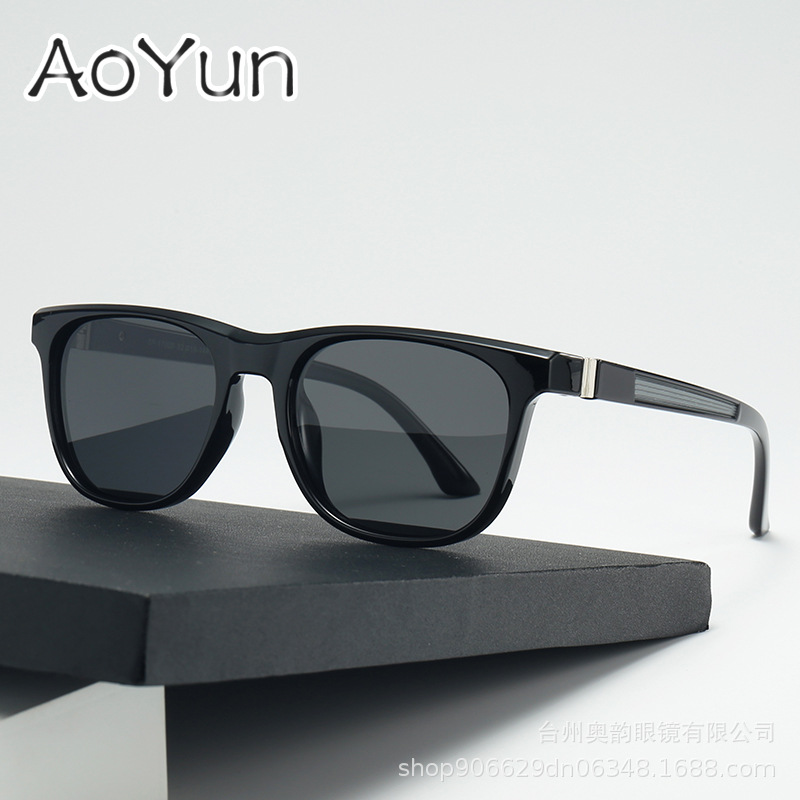 밝은 검은 프레임 그레이