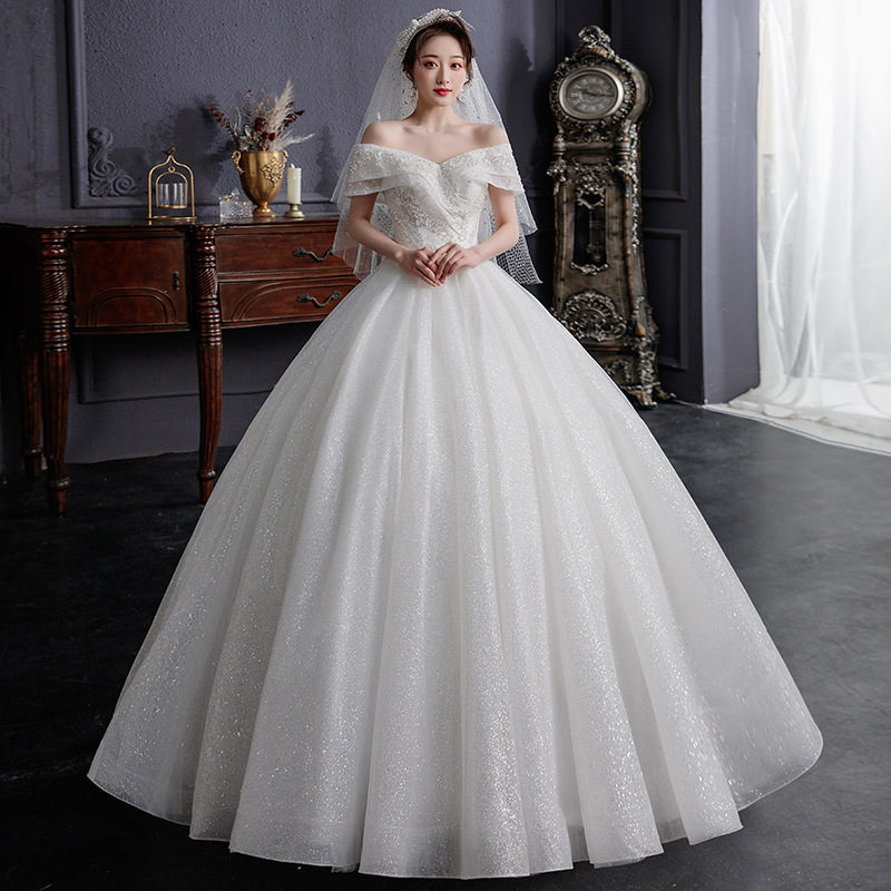 Vestido de novia con hombros descubiertos, nuevo estilo 2026 con cola, elegante estilo francés Hepburn blanco para novias pequeñas, estilo forestal.