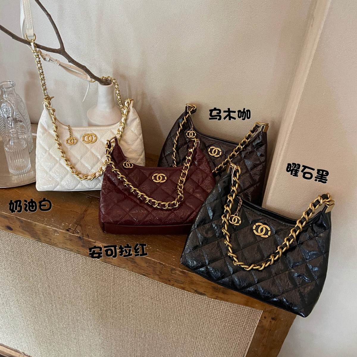 Small Chanel-style chain shoulder bag for women, 2026 new collection, high-end design, suitable for commuting, hobo bag, large capacity tote bag, and versatile bag