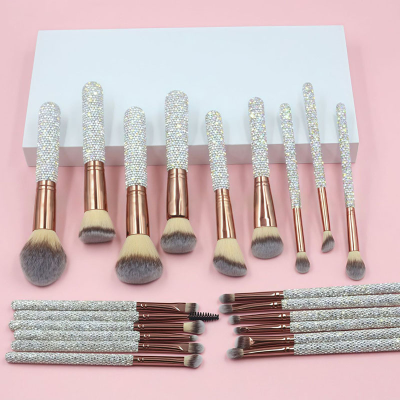Nuevas brochas de maquillaje con pedrería, rizador de pestañas, juego completo de 18 brochas de maquillaje, herramientas de belleza para ventas transfronterizas.