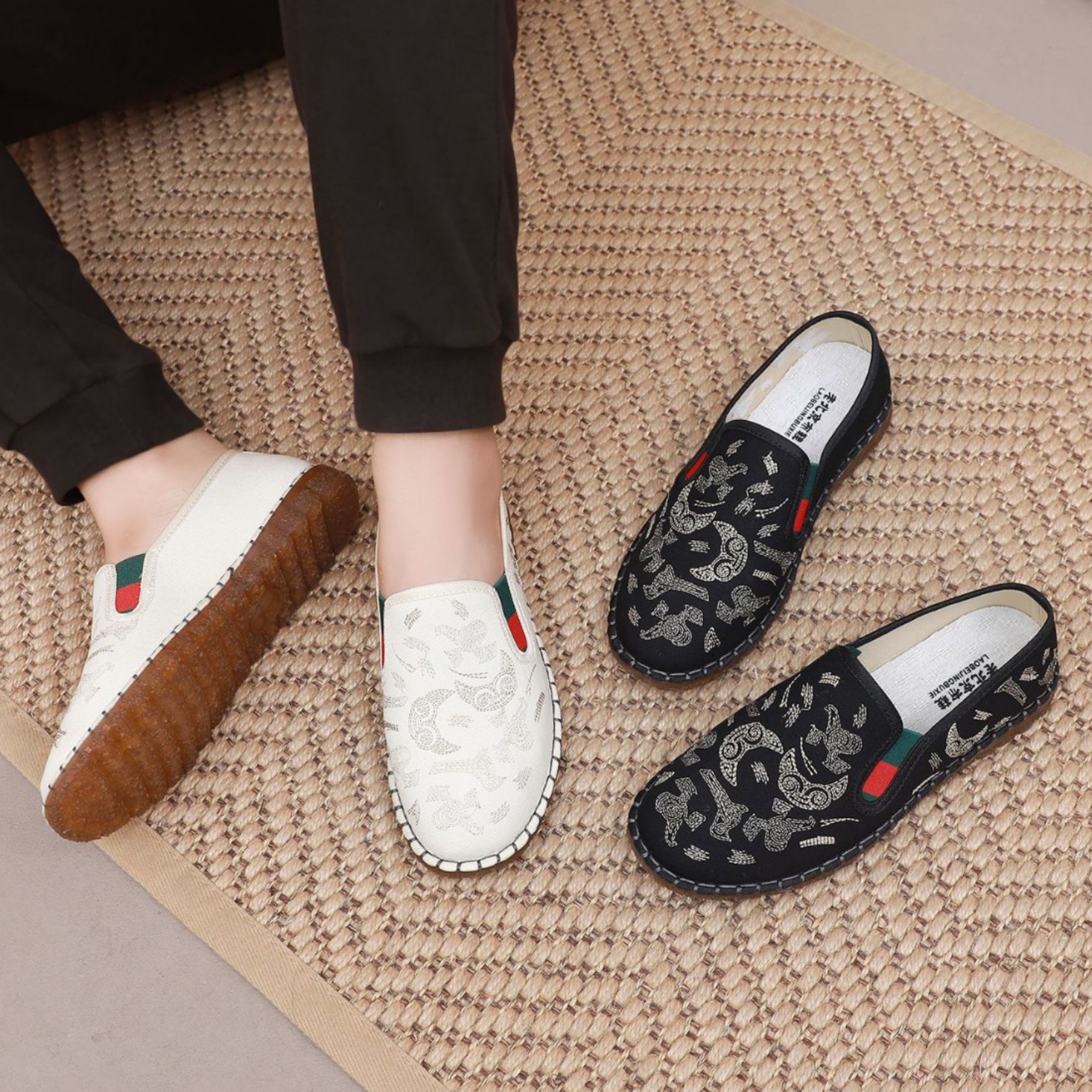 2025 New Embroidered Ancient Style Hanfu Shoes Retro Old Beijing Embroidered Cloth Shoes Social Shoes for Men and Women Spirited Young Men