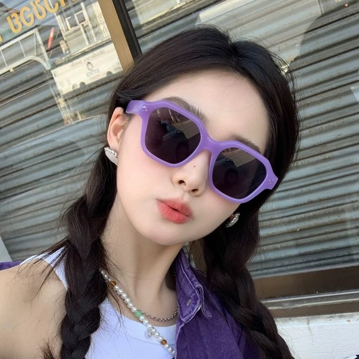 Versatile Minimalist Women's Sunglasses 2026 New Model Letter Print UV Protection Thick Frame Square Couple Street Style Vacation Glasses_voghion.com