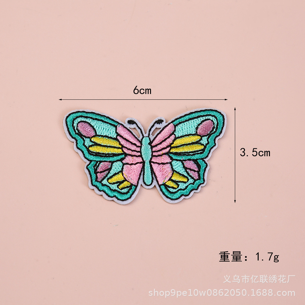 Fuente de fábrica colorida mariposa punto bordado adhesivo de tela autoadhesivo hermoso accesorios de ropa adorable adhesivo al por mayor